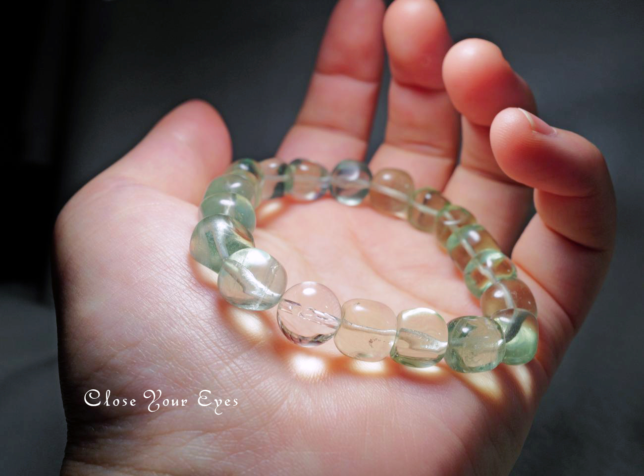 2025創業祭チャリティ企画　タンブル　エナジーブレス　フローライト　着けた画像