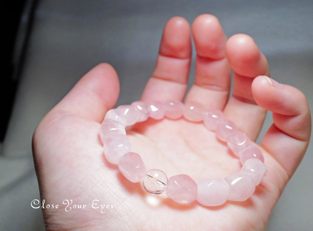 2025創業祭チャリティ企画　タンブル　エナジーブレス　ローズクォーツ　着けた画像