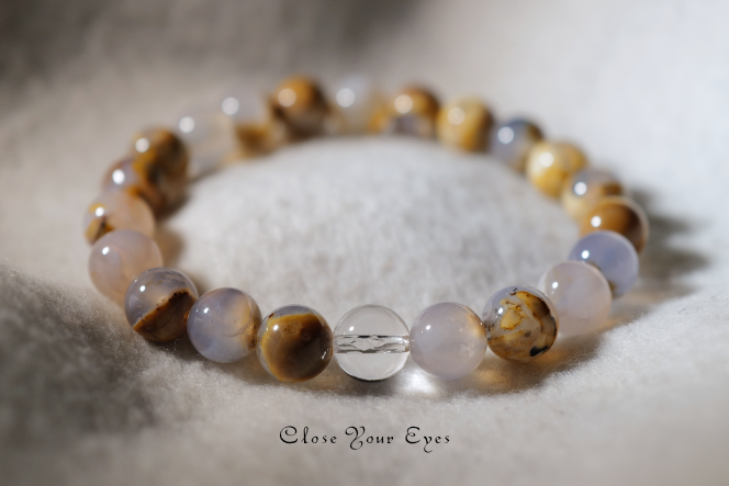 2026GWチャリティ企画　８ｍｍ　エナジーブレス　母岩付きブルーカルセドニー　画像１