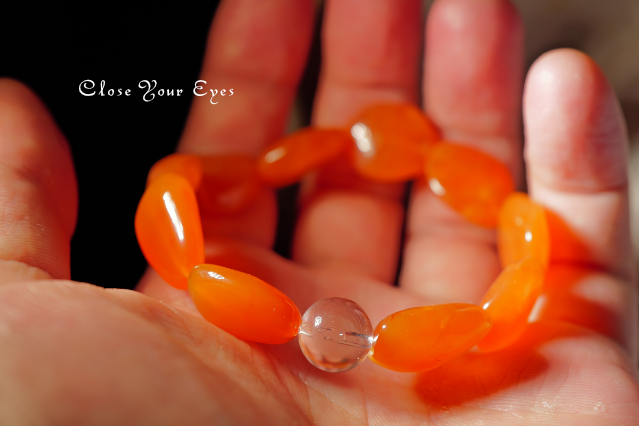 2026GWチャリティ企画　ラフ　エナジーブレス　オレンジカルセドニー　着けた画像