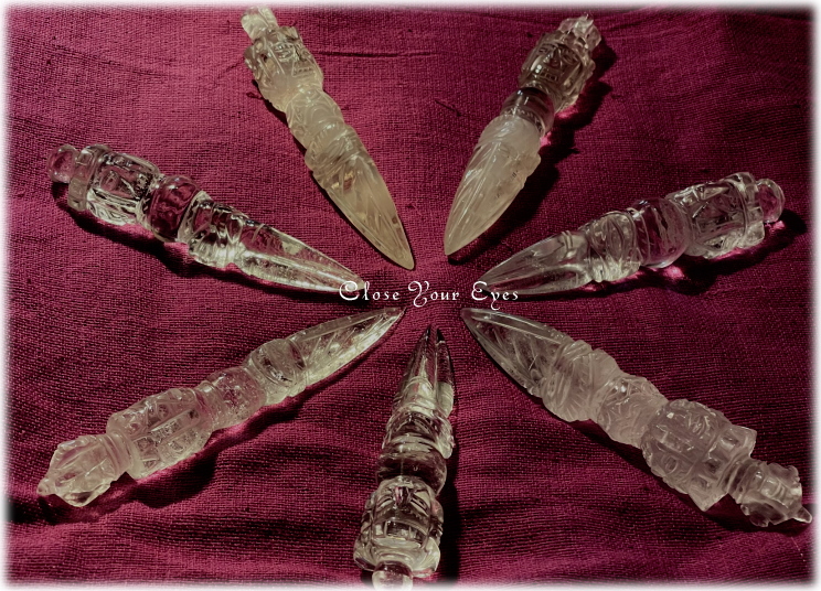 手彫りガネーシュヒマール産水晶　チベタンプルパ　イメージ画像
