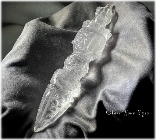 手彫りガネーシュヒマール産水晶　チベタン・プルパ　０２