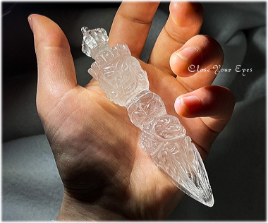 手彫りガネーシュヒマール産水晶　チベタンプルパ　０２