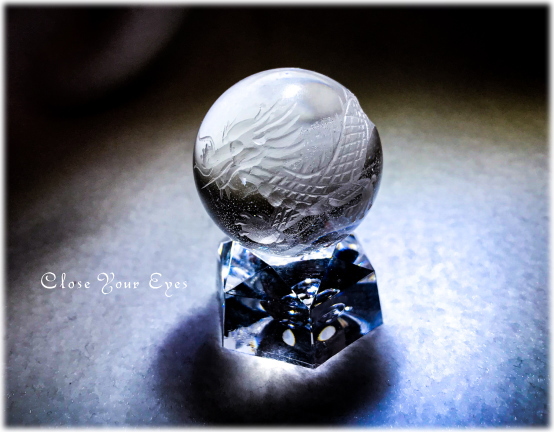 水晶丸玉 龍彫物 （30mm)　Ａ