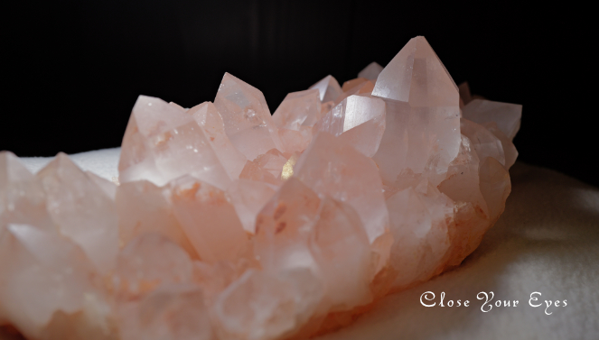 ヒマラヤ・クルバレー産水晶　０２（複数の水晶ポイントにレコードキーパー入り）