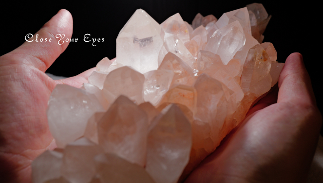 ヒマラヤ・クルバレー産水晶　０２（複数の水晶ポイントにレコードキーパー入り）