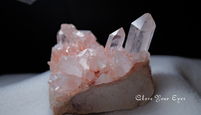 ヒマラヤ・クルバレー産水晶　０９（ファントム入り水晶）