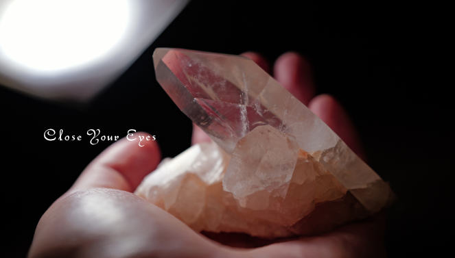 ヒマラヤ・クルバレー産水晶　１２