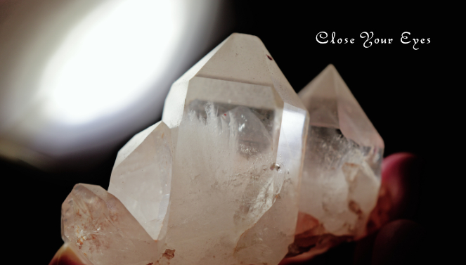 ヒマラヤ・クルバレー産水晶　１４（ファントム入り水晶）