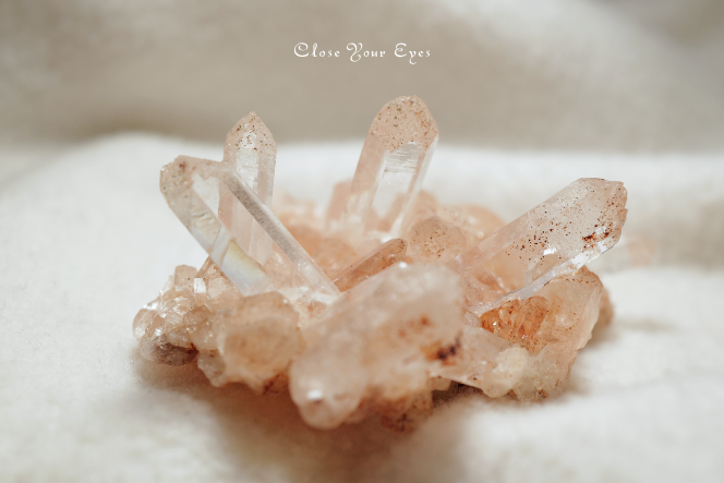 ヒマラヤ・クルバレー産水晶クラスター　２７