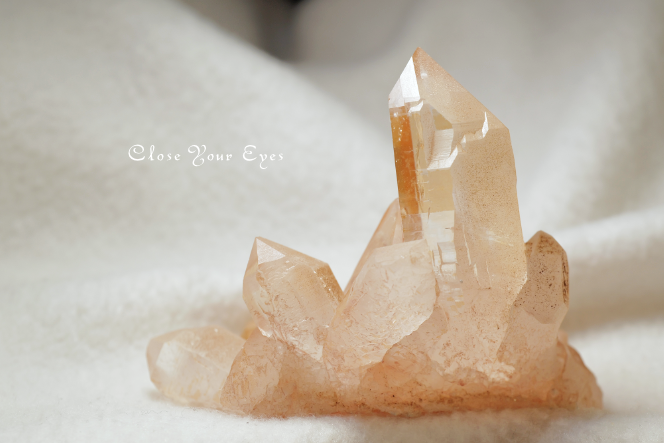 ヒマラヤ・クルバレー産水晶クラスター　２８