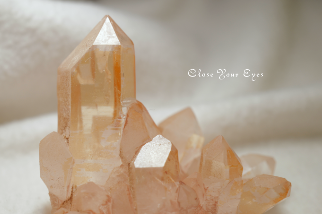 ヒマラヤ・クルバレー産水晶クラスター　２８