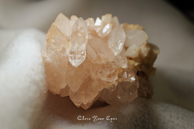 ヒマラヤ・クルバレー産水晶クラスター　３２