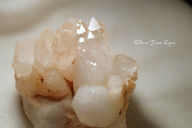 ヒマラヤ・クルバレー産水晶クラスター　３２