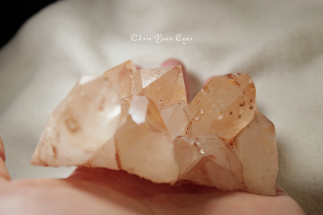 ヒマラヤ・クルバレー産水晶クラスター　３４