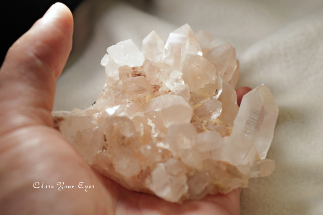 ヒマラヤ・クルバレー産水晶クラスター　３５