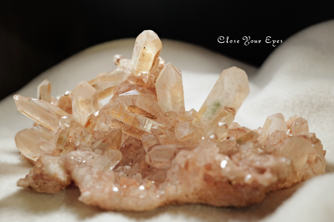 ヒマラヤ・クルバレー産水晶クラスター　３６