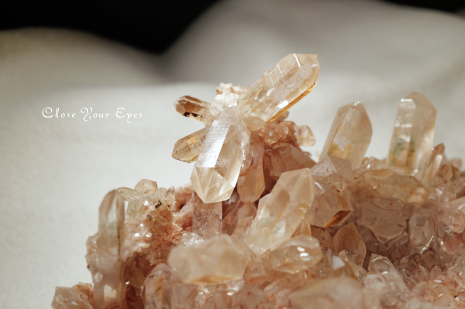 ヒマラヤ・クルバレー産水晶クラスター　３６