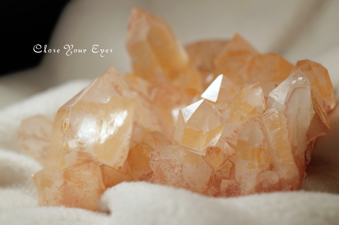 ヒマラヤ・クルバレー産水晶クラスター　３７