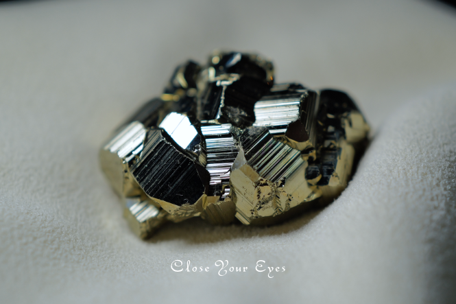 ペルー産　パイライト　１１