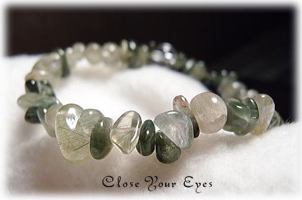 グリーン　アクティノライト・イン・クォーツ