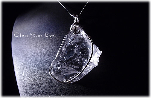 ブラシル・セラドカブラル産 レムリアンシードクリスタルの原石ペンダント ０３