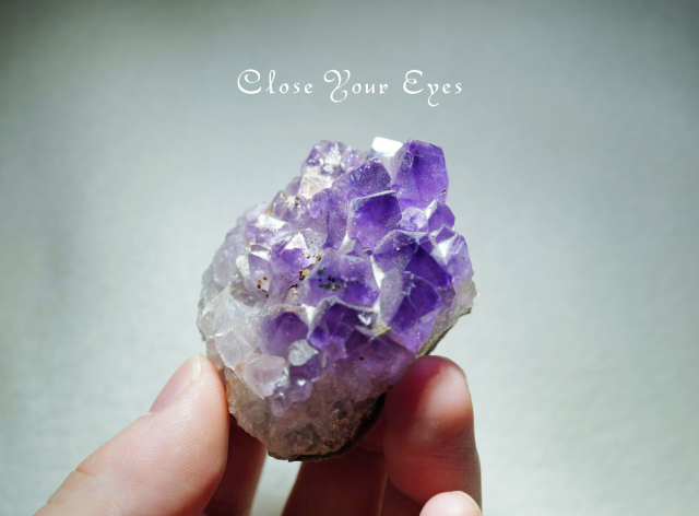 ウルグアイ産　アメシストクラスター　２５