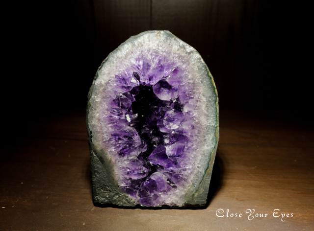 ウルグアイ産　高品質アメシストドーム　０３