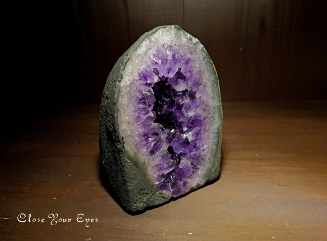 ウルグアイ産　高品質アメシストドーム　０３