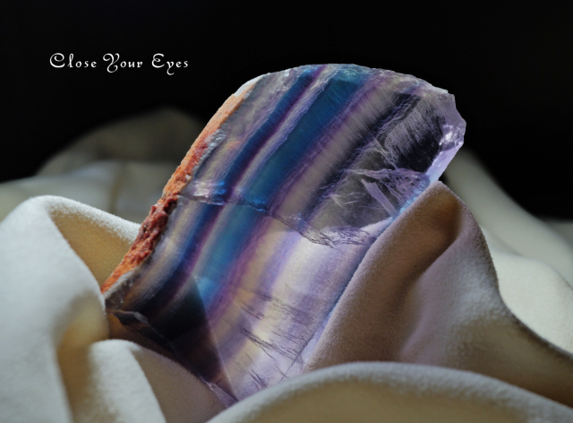 中国産レインボーフローライト　原石　０３