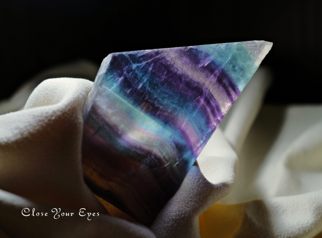 中国産レインボーフローライト　原石　０４