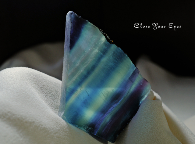 中国産レインボーフローライト　原石　０５