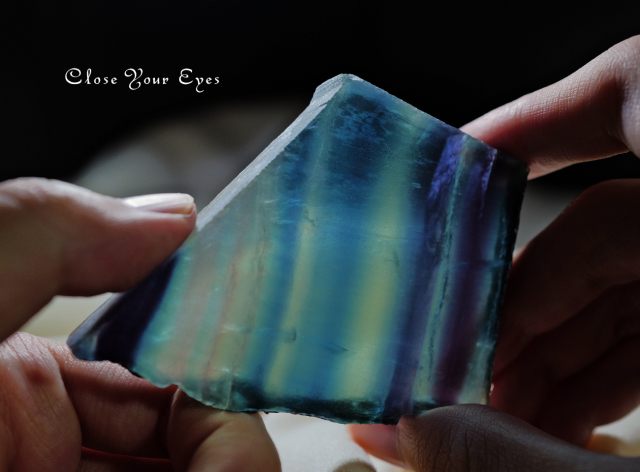 中国産レインボーフローライト　原石　０５