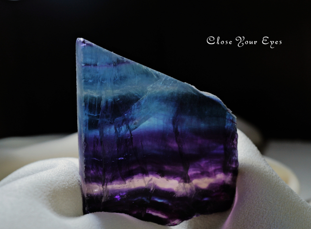 中国産レインボーフローライト　原石　０６