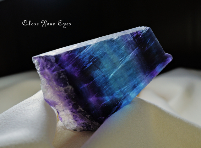 中国産レインボーフローライト　原石　０８