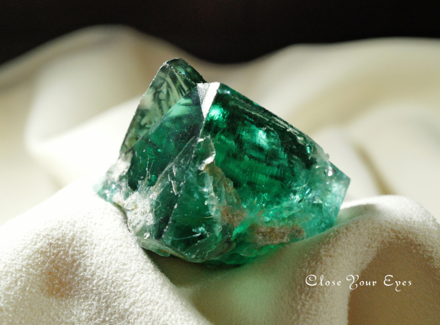 イングランド産　フローライト原石　０１