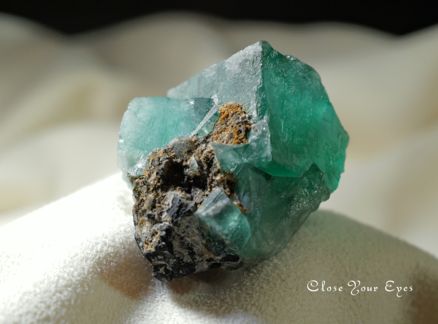 イングランド産　フローライト原石　０４