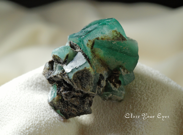 イングランド産　フローライト原石　０５