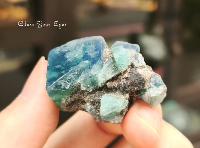 イングランド産　フローライト原石　０５