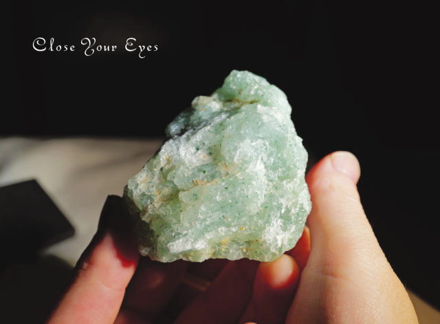 タンザニア産　グリーンクォーツァイト原石　０１