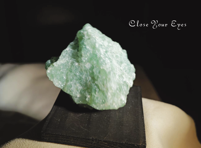 タンザニア産　グリーンクォーツァイト原石　０１