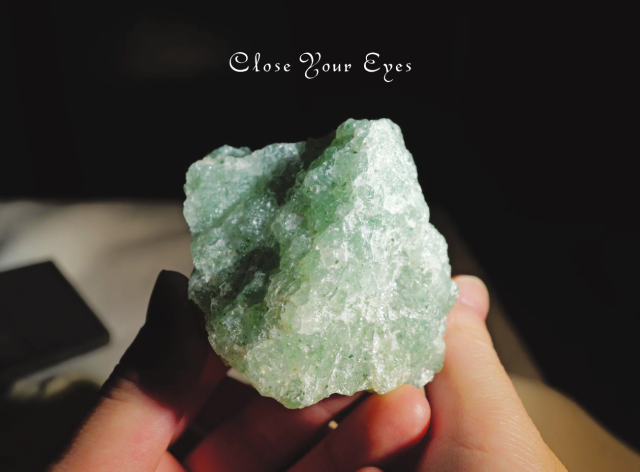 タンザニア産　グリーンクォーツァイト原石　０１