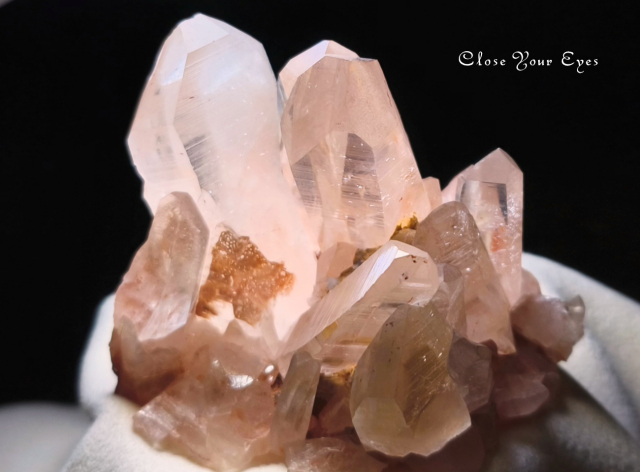 ヒマラヤ・クルバレー産水晶クラスター　１７