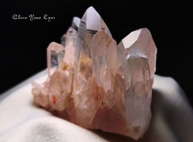 ヒマラヤ・クルバレー産水晶クラスター　１７