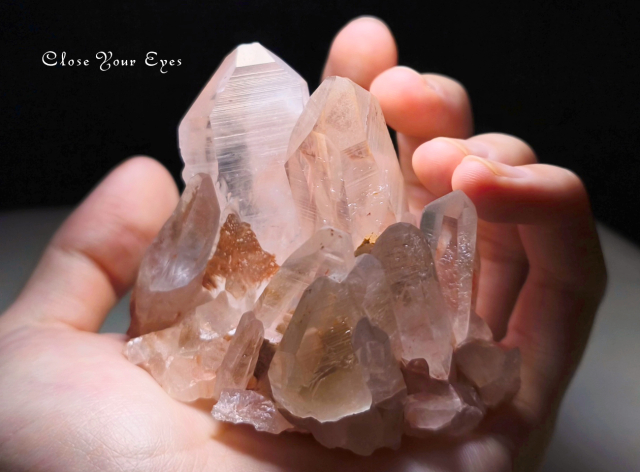 ヒマラヤ・クルバレー産水晶クラスター　１７