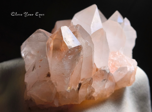 ヒマラヤ・クルバレー産水晶クラスター　１８