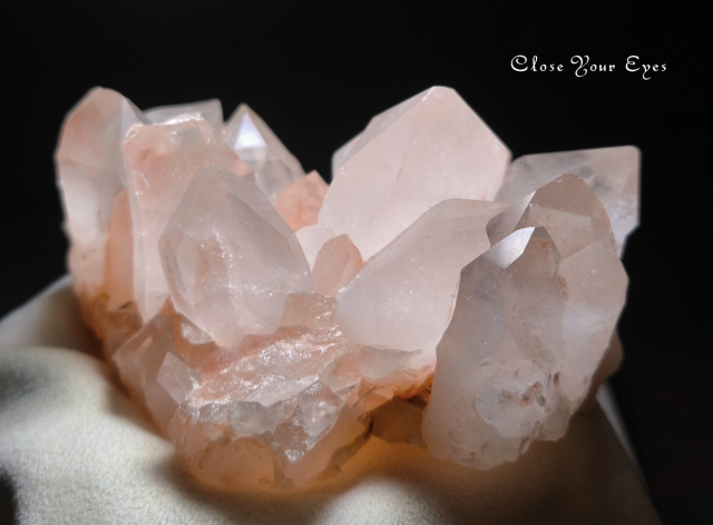 ヒマラヤ・クルバレー産水晶クラスター　１８