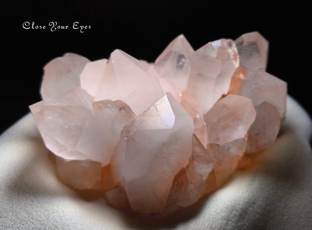 ヒマラヤ・クルバレー産水晶クラスター　１８