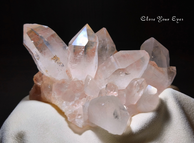 ヒマラヤ・クルバレー産水晶クラスター　２３