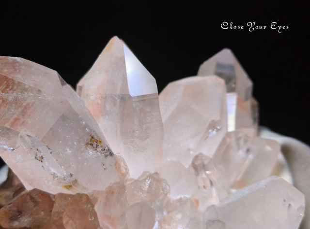 ヒマラヤ・クルバレー産水晶クラスター　２３